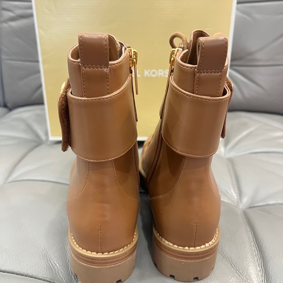 NEW Size 8 MICHAEL KORS Rory Luggage Leather Gold Logo Combat Boots Hiking - Picture 6 of 7